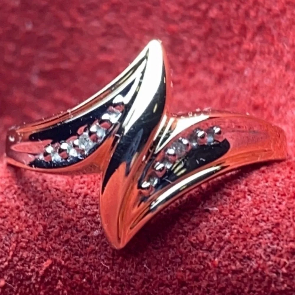Solid 10K Gold & Diamond Ring 6.5